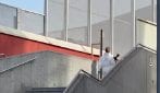 Ragazzo di 21 anni muore precipitando da 15 metri in piazza Gae Aulenti a Milano
