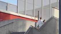 Ragazzo di 21 anni muore precipitando da 15 metri in piazza Gae Aulenti a Milano