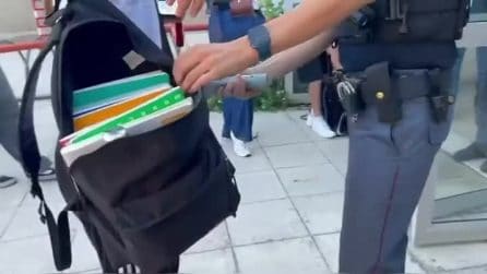 In una scuola di Roma gli studenti vengono controllati con il metal dector "per un rischio seppur potenziale"