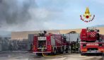 Incendio alla Deroma di Malo, colonna di fumo nero visibile da chilometri