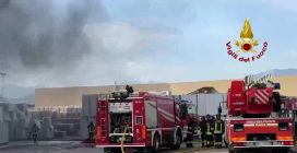 Incendio alla Deroma di Malo, colonna di fumo nero visibile da chilometri