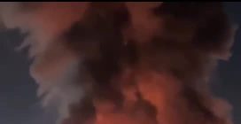 Napoli Est, grosso incendio in un capannone industriale