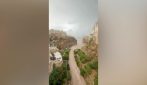 L'acqua diventa marrone per le piogge torrenziali a Polignano a Mare