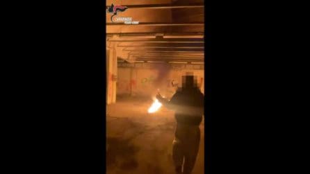 Pesaro, 4 giovanissimi fabbricavano molotov e poi le facevano esplodere in un capannone abbandonato