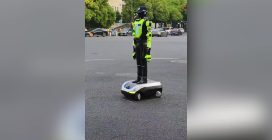 I robot vigili cinesi della città di Hangzhou