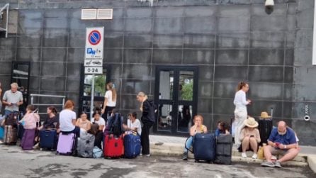 Aeroporto di Catania chiuso per troppa cenere dell’Etna: grossi disagi per i viaggiatori