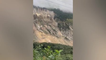 Nepal, ondata di centinaia di alluvioni e frane causa 27 vittime in 4 giorni, il video