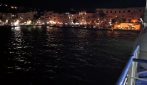 Procida, il traghetto Driade si arena nel porto durante l’ormeggio