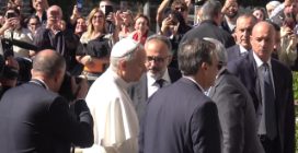 Papa Leone XIV arriva al Gemelli: sarà operato nel pomeriggio