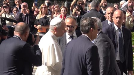 Papa Leone XIV arriva al Gemelli: sarà operato nel pomeriggio