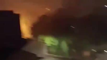 Maltempo a Valencia: le strade diventano fiumi a causa delle forti piogge
