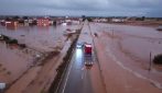 Alluvione a Madrigueras, strade inondate di fango, muore una donna di 102 anni