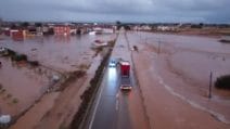 Alluvione a Madrigueras, strade inondate di fango, muore una donna di 102 anni