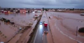 Alluvione a Madrigueras, strade inondate di fango, muore una donna di 102 anni