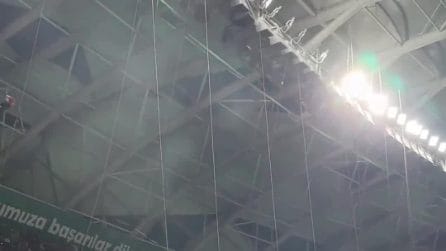 Pioggia di peluche in Turchia nell'amichevole tra Konyaspor e Palestina: è per i bambini