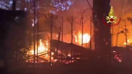 Peschiera del Garda, vasto incendio in un camping: 24 feriti