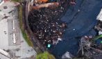 L'isola ecologica di Pianura piena di cenere dopo l'incendio, si indaga sulle cause