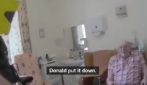 Bodycam nella casa di riposo, anziano colpito con spray, manganello e Taser dalla polizia