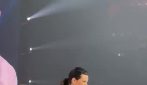 Laura Pausini dopo il concerto a Milano: "Fate attenzione alla guida", poi l'invito a fare l'amore