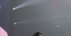 Laura Pausini dopo il concerto a Milano: "Fate attenzione alla guida", poi l'invito a fare l'amore