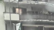 Maltempo nel Napoletano, strade come fiumi e fogne scoppiate
