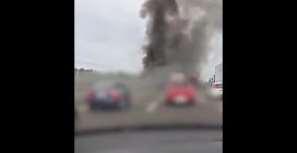 Incidente sull'autostrada A2, tir si ribalta, prende fuoco, la cabina precipita dal ponte: morto camionista