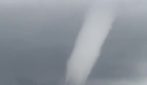 Procida, spettacolare tromba marina davanti al porto: il vortice tocca il mare