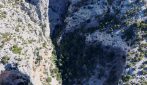 Il campo base dei soccorsi per lo speleologo bloccato nella grotta in Sardegna
