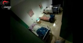 Taranto, maltrattamenti e conti svuotati in una casa di riposo abusiva: quattro indagati e anziani messi in salvo