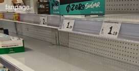 Supermercati senza cibi freschi: il blocco dei camionisti paralizza la Campania