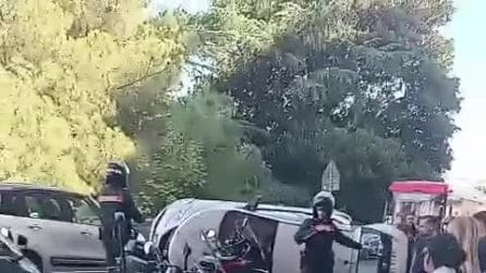 Auto si ribalta al Corso Vittorio Emanuele di Napoli, è la seconda in tre giorni