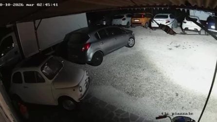 Incendio all'autosalone, il titolare pubblica il video dell'attentato