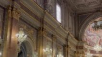 Basilica dei Santi Giovanni e Paolo a Roma, con 35 lampadari di cristallo sembra una sala da ballo