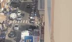 Napoli, arrivano le autocisterne a rifornire di benzina i distributori