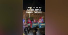 Scontri al corteo contro il caro vita a Napoli: tensioni con la polizia in piazza Municipio