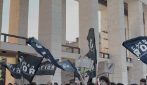Sciopero generale, a Roma studenti in piazza a fianco dei lavoratori: "Più aule e non più armi"