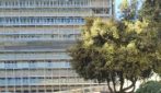 Corso Meridionale chiude 10 giorni, mega gru per trasformare in hotel il grattacielo FS di Napoli Centrale