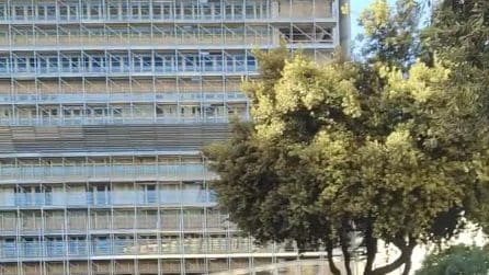Corso Meridionale chiude 10 giorni, mega gru per trasformare in hotel il grattacielo FS di Napoli Centrale